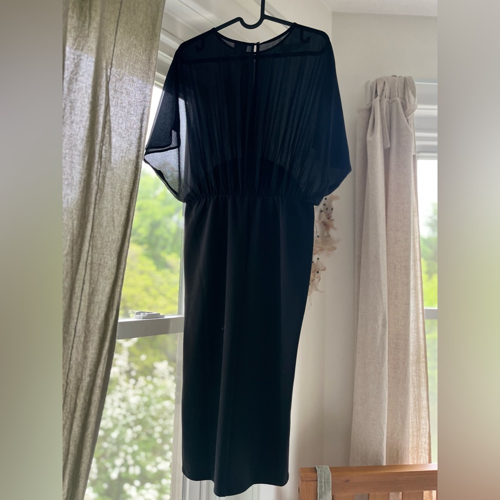 Classic cocktail party dress with a beautiful slit in the upper back. Worn once.